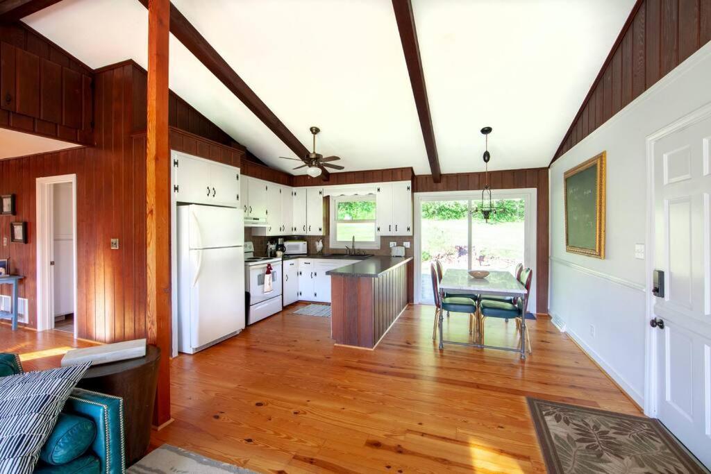 River Runs Through It -Cottage On 70 Acre Winery Mount Airy Exterior foto